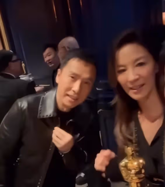 楊紫瓊帶小金人回港,吳君如甄子丹齊聚慶祝,67歲周潤發模樣大變