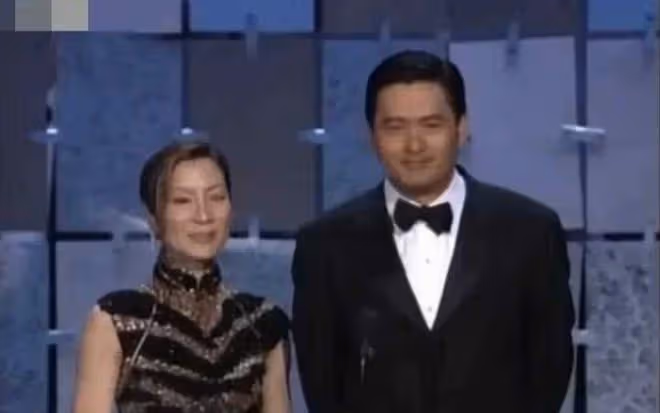 楊紫瓊帶小金人回港,吳君如甄子丹齊聚慶祝,67歲周潤發模樣大變
