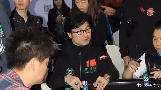 大瓜，汪峰不僅嗜賭成性，而且私生活混亂，賭完專找大長腿美女