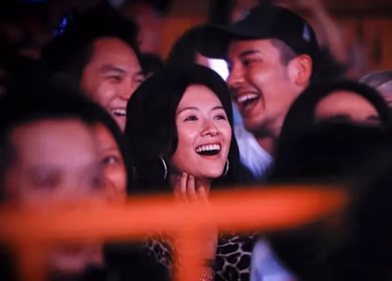 大瓜，汪峰不僅嗜賭成性，而且私生活混亂，賭完專找大長腿美女