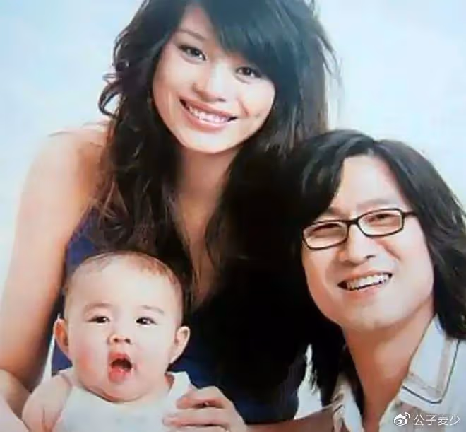 大瓜，汪峰不僅嗜賭成性，而且私生活混亂，賭完專找大長腿美女