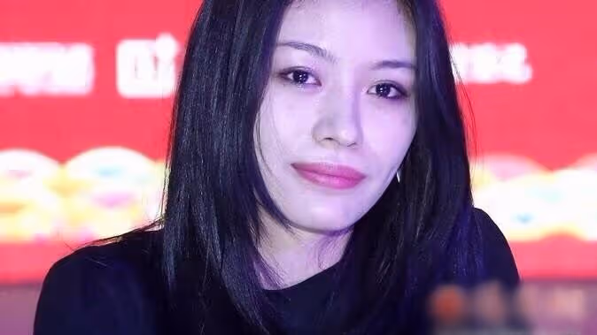 大瓜,汪峰不僅嗜賭成性,而且私生活混亂,賭完專找大長腿美女
