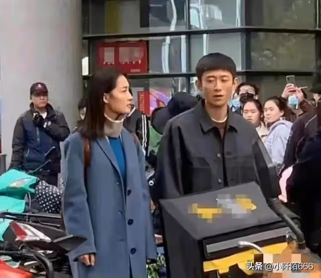 李沁張一山戀情曝光，穿情侶裝牽手逛街，網友：「太甜了」