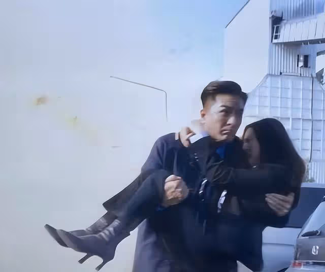 TVB視後發文告別離巢作!劇集結局被指穿幫嚴重,四五秒換三雙鞋