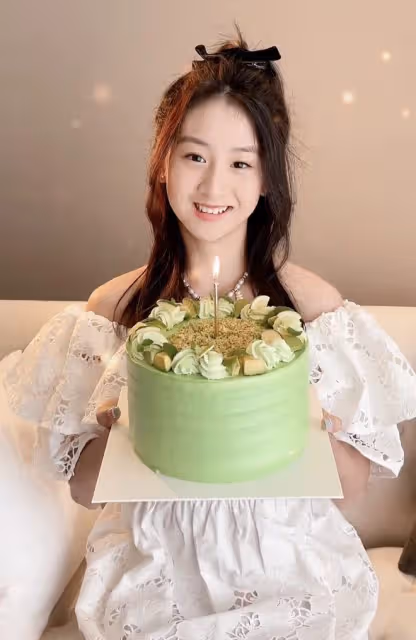 田亮葉一茜為15歲女兒慶生,森碟玩變裝視頻好驚艷,被贊像鍾嘉欣