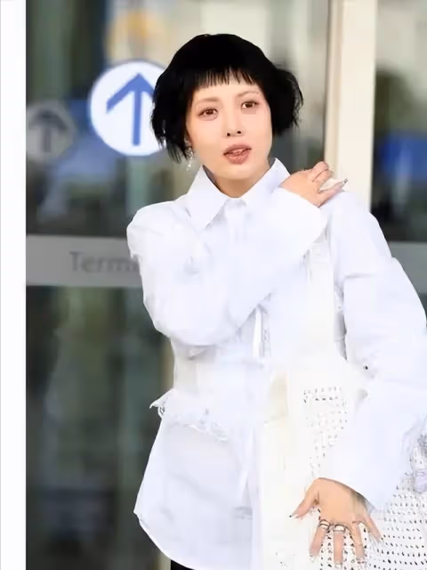 泫雅在泰國潑水節上徹底放飛自我，像一匹脫韁的野馬，不愧是我姐