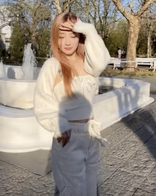 李小璐健身大秀好身材,腰臀曲線完美,疑為此前路透五五分作回應