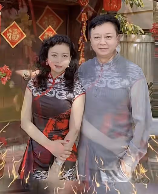 朱軍老婆譚梅慶祝結婚30年,高調曬夫妻合照,朱軍滿臉憔悴疲勞