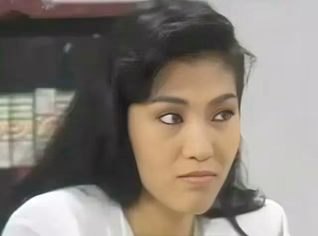 香港知名女星看破紅塵出家多年,罕見現身顯滄桑,網友直呼不敢認