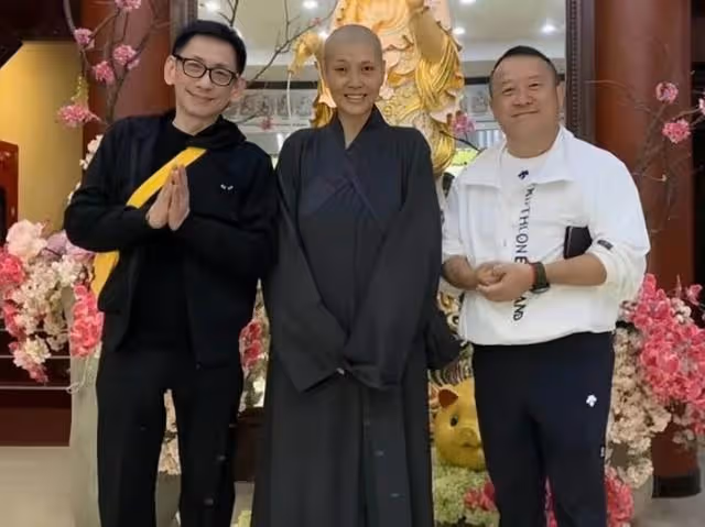 香港知名女星看破紅塵出家多年,罕見現身顯滄桑,網友直呼不敢認