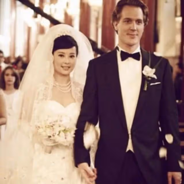 被寵12年不願結婚,他娶了奧運冠軍家庭美滿,她卻三婚50歲無子女