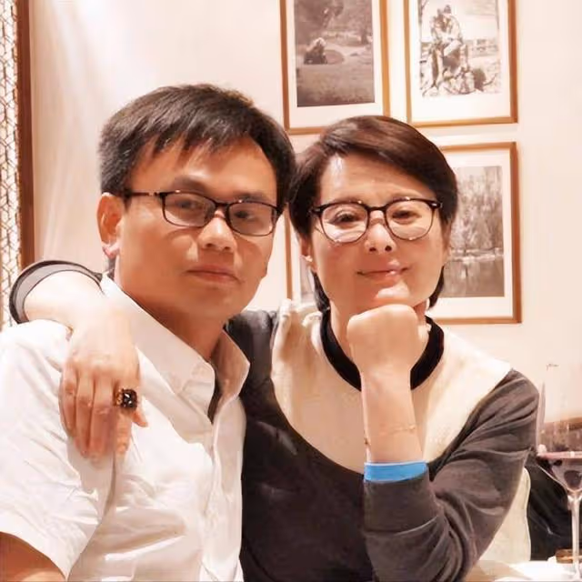 被寵12年不願結婚,他娶了奧運冠軍家庭美滿,她卻三婚50歲無子女