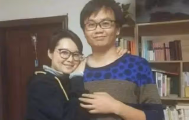 被寵12年不願結婚,他娶了奧運冠軍家庭美滿,她卻三婚50歲無子女