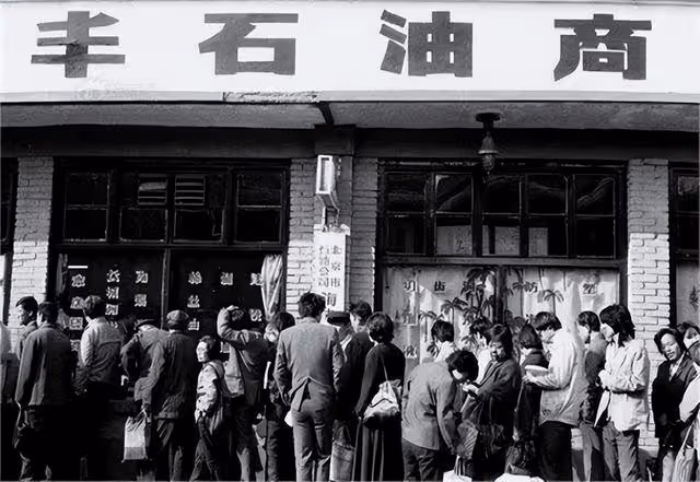 同是演「劉三姐」走紅，黃婉秋榮耀一生，她卻37歲被處決，為啥？