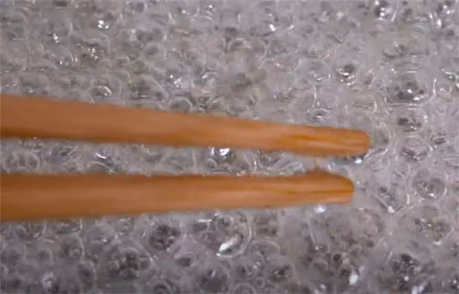 做拔絲地瓜，關鍵要把糖色炒好，甜滋滋亮晶晶，輕鬆拔出千絲萬縷