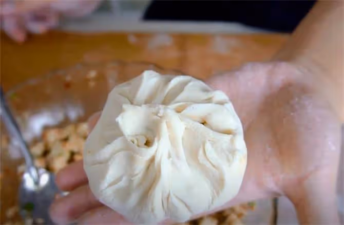 豆腐也能蒸包子，關鍵在調餡方法，香辣鮮美，這做法就是好吃