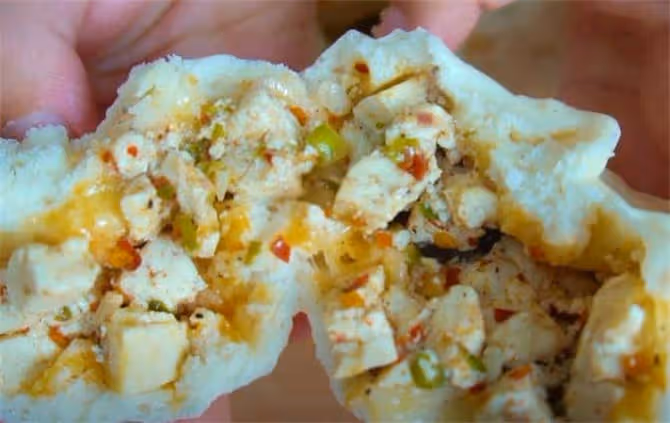 豆腐也能蒸包子，關鍵在調餡方法，香辣鮮美，這做法就是好吃