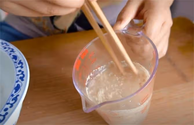 農家香蔥花捲，掌握1個技巧，出層多、蔥花翠綠不變色，越嚼越香