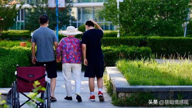 公婆不到60歲，小叔子提出一份養老方案，老公幾句話讓我刮目相看