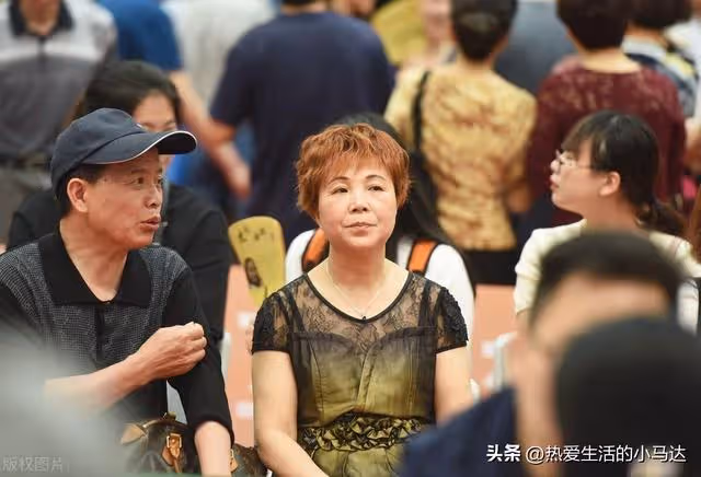 丈夫患癌去世後，讓我發現：在人性和利益面前，兒女也會變得無情