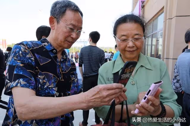 丈夫患癌去世後，讓我發現：在人性和利益面前，兒女也會變得無情