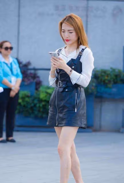 拒絕路人感，選擇弔帶裙，讓你的造型清爽個性又帥氣