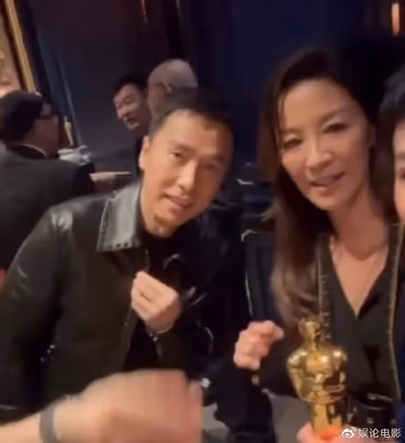 楊紫瓊帶著小金人回香港,宴請眾好友,周潤發陳可辛甄子丹等出席
