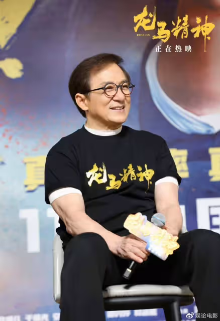 成龍路演被觀眾當場要求退票,疑被無禮羞辱,有人澄清是假的