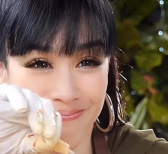 7年之癢?鍾麗緹直播哭了,自稱單親媽媽,疑與張倫碩感情出問題