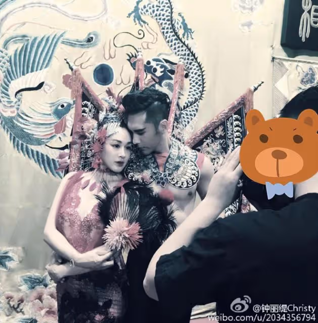 7年之癢?鍾麗緹直播哭了,自稱單親媽媽,疑與張倫碩感情出問題