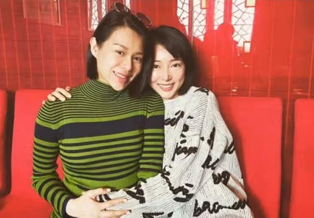 好心做壞事！TVB前女星帶女兒郊外大量放生牛蛙，被網友批沒常識