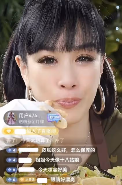 鍾麗緹直播邊吃邊哭引圍觀，多次哽咽好委屈，被質疑與張倫碩有關