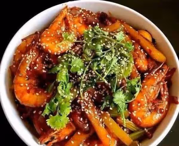 清明在家給家人做幾道接地氣的家常菜，葷素搭配，好吃還不膩