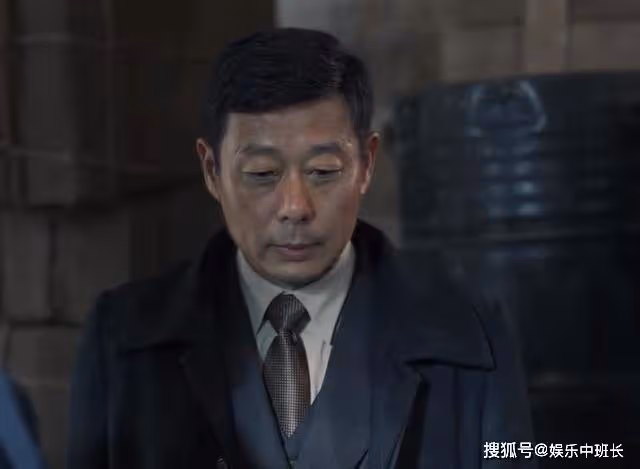 《無間》花向雨中槍身亡，意外揭露真實身份，閃官哭成淚人