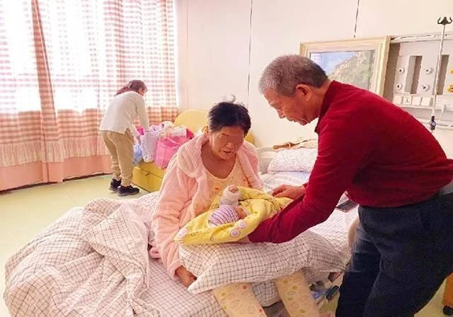 想抱孫子被兒媳拒絕，57歲婆婆賭氣生二胎：我名下6套房，你不生我生，結局讓人心酸！