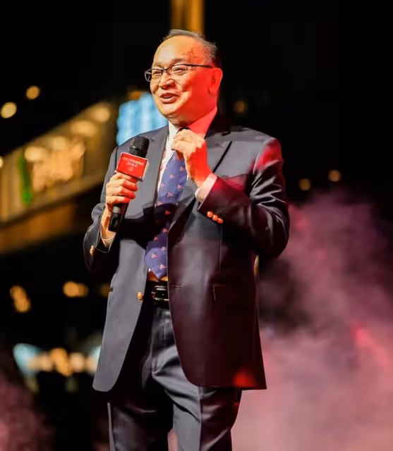 73歲港星曹查理常回內地商演,不滿被指撈金,稱別用歧視眼光看人