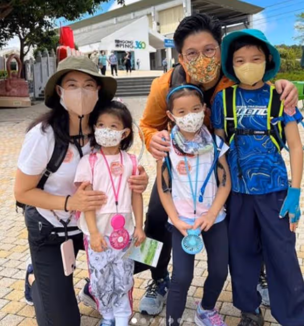 霍家爭產再起風波,郭晶晶霍啟剛一家甜蜜春遊,疑躲是非不想介入