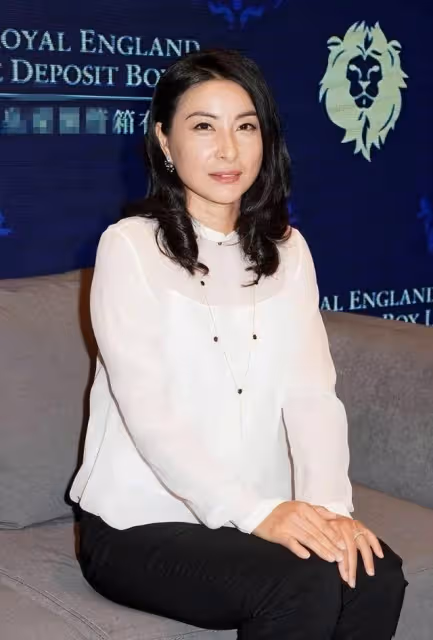 霍家爭產再起風波,郭晶晶霍啟剛一家甜蜜春遊,疑躲是非不想介入