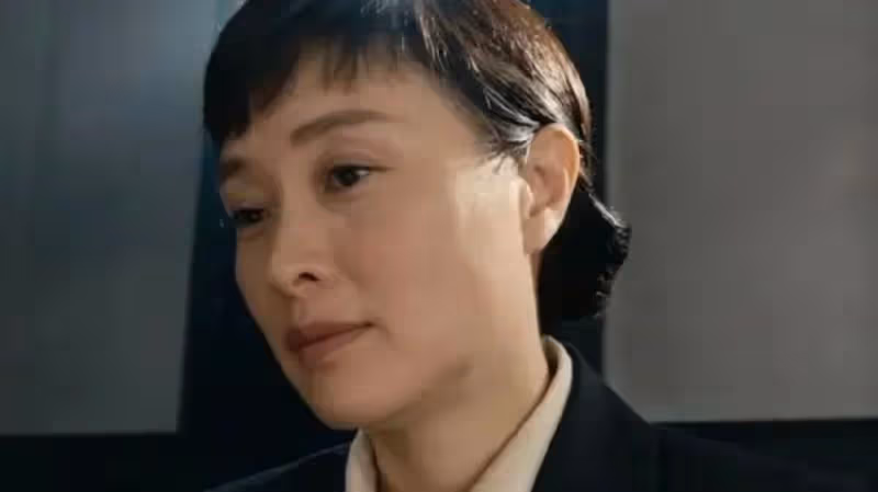 《薄冰》：躲過了彭冠英陳鈺琪，我卻被50歲女三號給驚艷了