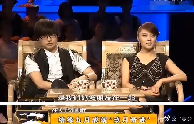 39歲王小瑋街頭表演!復婚后豐滿變胖疑似懷孕,央視楊帆幫忙指揮