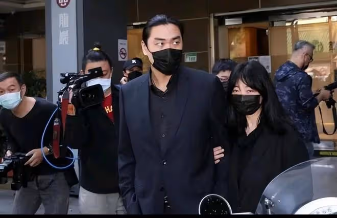 李立群兒子:發文警告網友,對我父親尊重點,表態大陸高鐵有靠背
