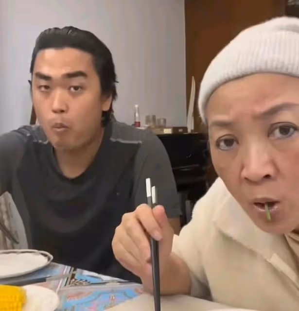 李立群兒子:發文警告網友,對我父親尊重點,表態大陸高鐵有靠背