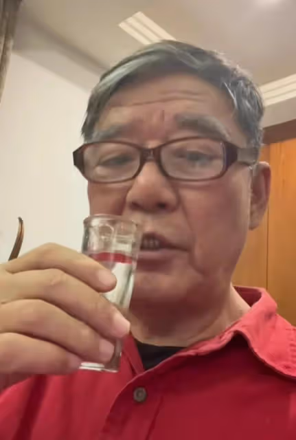 李立群兒子:發文警告網友,對我父親尊重點,表態大陸高鐵有靠背