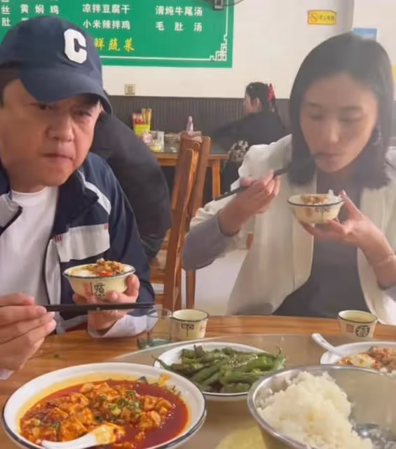 李亞鵬妻子:飯店味道不好想和老闆提意見,老闆:沒人求你來吃