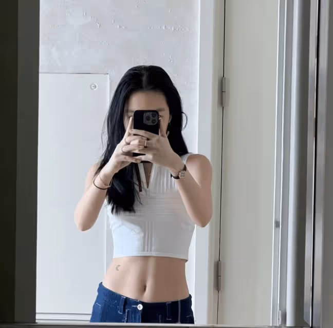 李詠女兒曬自拍,法圖麥越長越像父親,母女同在美國還線上對話