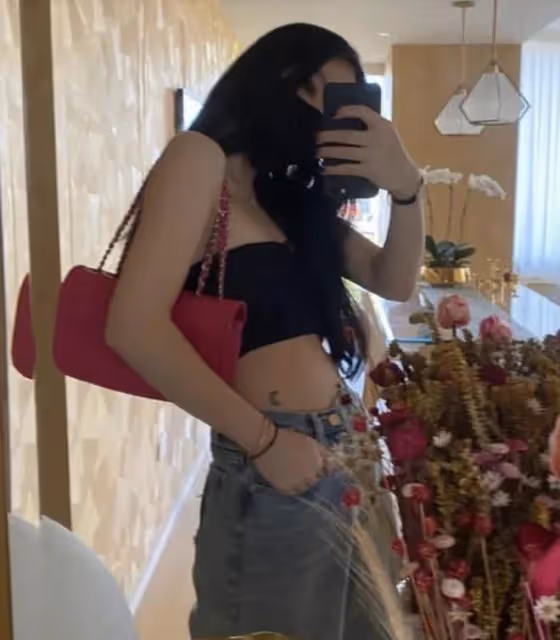 李詠女兒曬自拍,法圖麥越長越像父親,母女同在美國還線上對話
