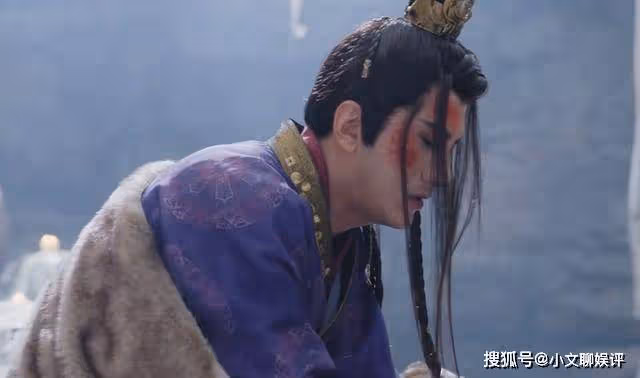 《長月燼明》翩然的紅衣,讓澹臺燼成了笑話,他連審美都是偷來的