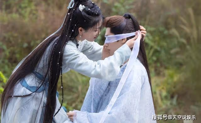 《長月燼明》看到桑酒為愛成魔後，才懂葉冰裳的自私有多精明