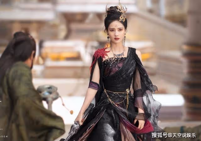 《長月燼明》看到桑酒為愛成魔後，才懂葉冰裳的自私有多精明