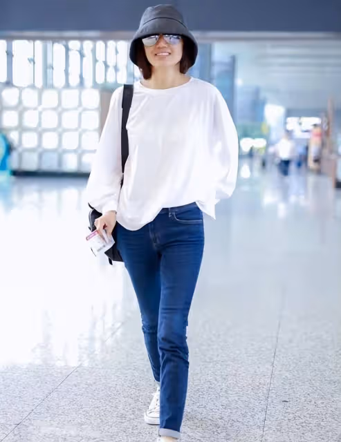 「小不點」的緊身牛仔褲，最鬆弛的袁泉女神，網友：了不得